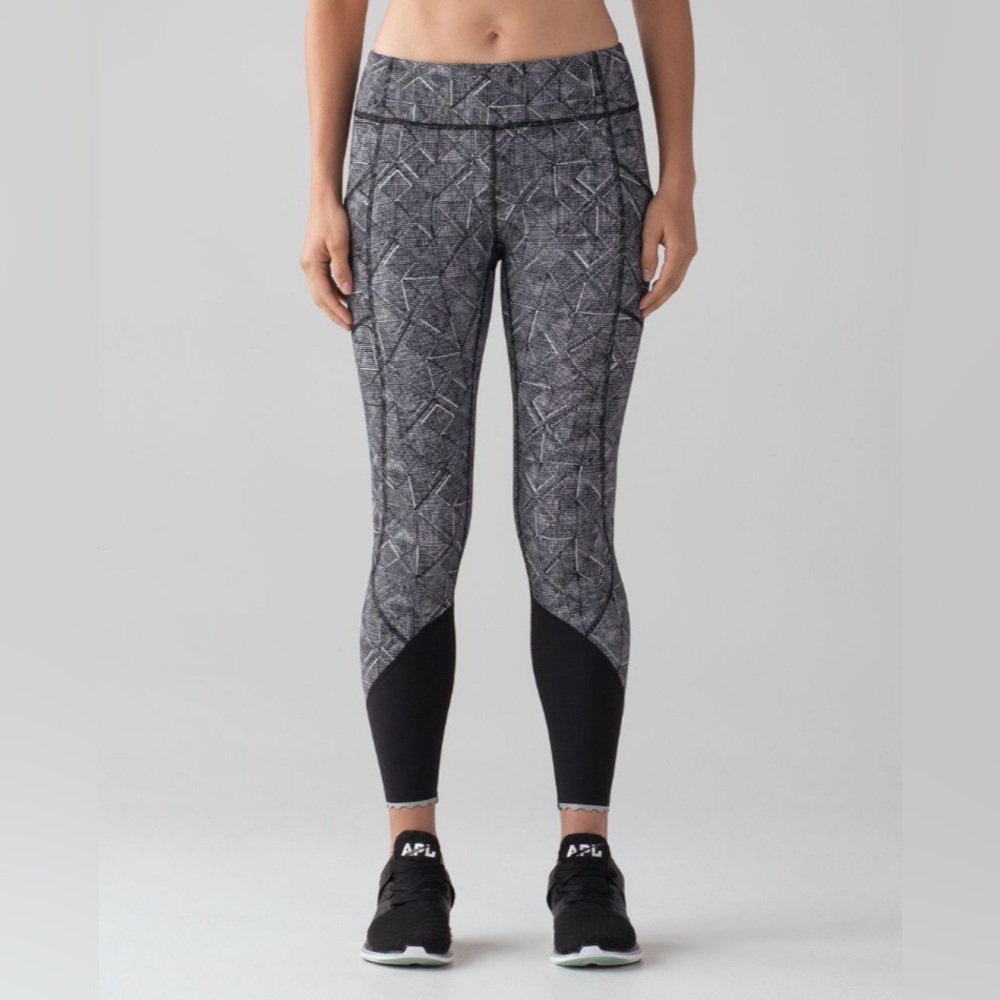 💫Lululemon Tight Stuff Tight II Formation Alpine White & Black Leggings Size 8
